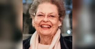 Mary Dillingham's Instagram, Twitter & Facebook