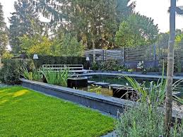 Schwimmteich Mit Selbst Angefertigten Quellstein Quadern Naturpool Swimmingpond Quellstein Gartenideen Gartenumbau Gartendesign Moers Rasen Stahlzaun