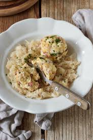 Tiroler Speckknodel Mit Sauerkraut Rezept Sweets Lifestyle Rezept Rezepte Mit Sauerkraut Rezepte Sauerkraut