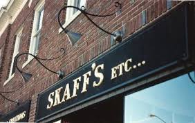 Outdoor Business Signs Diy Outdoor Gooseneck Light A Beautiful Accessory For Sign Lighting Storefront Signs Retail Signs Business Signs Outdoor