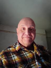 Hi Im Trev in Norfolk friendly single guy enjoys Rock music Queen Def  Leppard AC /DC