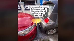 Terlebih apabila itu mengganggu akses masuk dan keluar ke dihimpun dari berbagai sumber termasuk dari situs hukum online, memarkir mobil di jalan umum depan rumah orang sebenarnya dapat digugat secara perdata. Aksi Pria Bikin Jera Pemobil Yang Parkir Sembarangan Ini Tuai Pujian