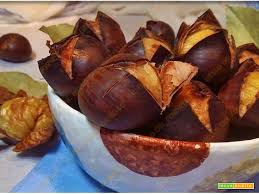 Le castagne sono amatissime e in autunno arricchiscono la nostra tavola e soprattutto le nostre preparazioni. Castagne Bollite Con Alloro Ricetta Trovaricetta Com