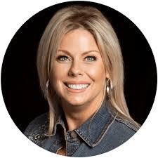 Melanie Hammond's Instagram, Twitter & Facebook