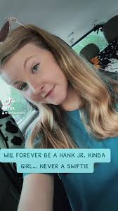 Lacey Benton (@laceybenton)