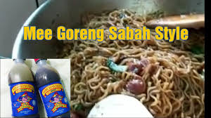 Panaskan air rebusan ayam dan kicap di dalam periuk. Mee Goreng Sabah Style Kicap Cap Ayam Sabah Youtube