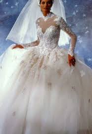 Nelle nostre collezioni proponiamo abiti dalle linee morbide ed affascinanti e corpini con gonne ampie e preziose. 150 Ottime Idee Su Abiti Di Matrimonio Vintage Nel 2021 Abiti Di Matrimonio Vintage Matrimonio Vintage Matrimonio