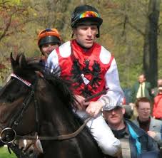 Das hinstürzen aus aufrechter haltung. Drama In Koln Jockey Nach Sturz Vom Pferd Querschnittsgelahmt Welt