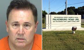 Lawyer now wanted for having sex with two Florida inmates | Daily Mail  Online