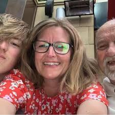 Today, I did a very unbritish thing. Woman joins the queue at the Post  Office, talking loudly