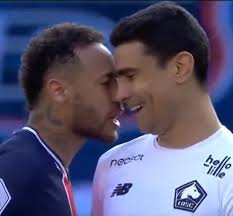 Neymar contra o Lille 🇫🇷: 👟 7 chutes (1 no gol) ❌ 1 grande chance  perdida ✓ 34/44 passes certos (77%) 🔑 3 passes decisivos 💪 9/23 duelos  ganhos (39%) ⚠️ 24 perdas de posse 🟥 1 cartão vermelho 💯 Nota SofaScore  6.3 📊 @sofascorebr_oficial