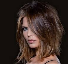 Jan 18, 2022 · il taglio di capelli medio più iconico si presta a mille varianti sul tema, con frangia o con ciuffo, scalato e sfilato oppure simmetrico e pari. Capelli 9 Tagli E Colori Che Funzionano Tutto L Anno Tendenze