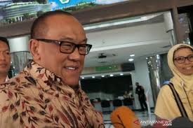 Perjalanan kariernya dimulai pada tahun 1972 saat ia bergabung dengan pt bakrie & brothers tbk yang didirikan oleh sang ayah, achmad bakrie. Usai Besuk Wiranto Di Rspad Aburizal Bakrie Bilang Begini Jpnn Com