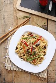 Nouilles Chinoises Sautees Aux Legumes Chefnini Recette Nouilles Chinoises Cuisine Asiatique Recette Asiatique