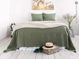 A google ingyenes szolgáltatása azonnal lefordítja a szavakat, kifejezéseket és weboldalakat a magyar és több mint 100 további nyelv kombinációjában. Linen Moss Green Bedspread Olive Green King Queen Size Bed Etsy In 2021 Bed Spreads Green Bedding Linen Bed Throws