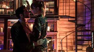 La quinta temporada arranca con lucifer (tom ellis) todavía en el infierno ejerciendo de rey de los demonios desde que decidió abandonar su amado los ángeles y a la detective chloe decker (lauren german). Quienes Son Los Actores En La Temporada 5 De Lucifer Serie De Netflix