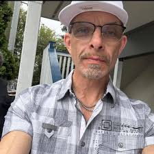 Maeva is 1.24 miles from you 📍 👤 Maeva sent you a friend request