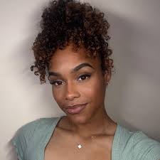 Who is a good nail tech in Radcliff?