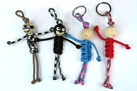 Porte Cles Bonhomme En Paracorde Fete Des Meres 10 Doigts Porte Cle Porte Clef Paracorde