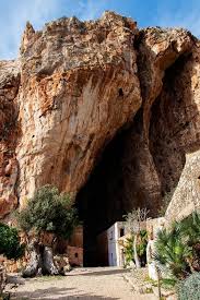 Grotta Mangiapane: History and Nature ...