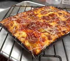 Detroit style pizza pans, mixes, frozen pizza, tools, supplies and other detroit style pizza products available online. Como S Will Serve Detroit Style Pizza When It Reopens This Spring