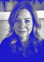 Linda Crossan's Instagram, Twitter & Facebook