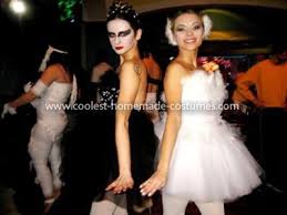Black swan kostüm sabrinas farben. Coolest Black And White Swan Couple Costume Black Swan Costume Couples Costumes Swan Costume Diy