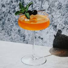 Discover easy and cheap cocktail recipes that you can make at home. 21 Cocktails To Make For The Kentucky Derby