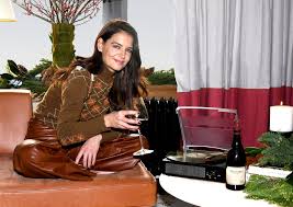 Katie's father wanted her to become a doctor. Katie Holmes S Cozy New York Christmas 2020