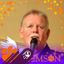 This is absolute perfection. If I could sing like this while seated, I'd  never stand up again😂. Phillip Collingsworth Jr., you are one of the best,  and have been for a long