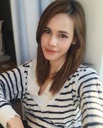 Natalie Pickles 娜塔莉- 休息時間在房間來個自拍一下！ 天氣冷了總算可以穿上冬天衣服了～ Loving my Subaru's  trip in Hk. Here comes a shameless selfie in my hotel room. TGIF everyone! 