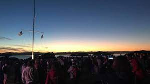 Church leaders led predawn chants of hallelujah for new zealand before jacinda ardern served hundreds a. Huge Turnout To Waitangi Day Dawn Service Te Ao Maori News