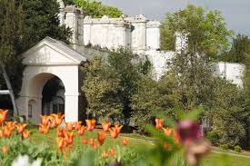 Quest royal gardens has apartments close to melbourne cbd for long & short stays & holidays. 6 Lovely Surprises At Eltham Palace Look Up London Tours