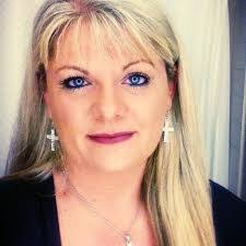 Lyn Hullinger's Instagram, Twitter & Facebook