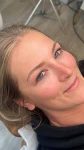 Blondes just wanna have fun, and to still have eyebrows when they get out  of the pool 💦 ☀️