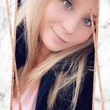 Melissa Booher's Instagram, Twitter & Facebook