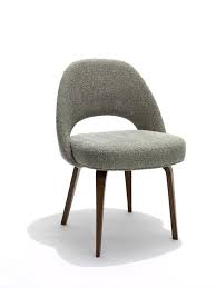 In His Groundbreaking Collection Of 1957 Eero Saarinen Transformed Executive Seating Into A Fluid Sculptural Form A Saarinen Chair Furniture Chair Furniture