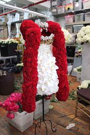 Designing With Flowers A Final Tribute Funeral Floral Floral Display Floral Arrangements