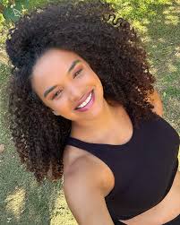 Fim de tarde, luz do sol, natureza… combinação perfeita para emanar uma  excelente semana pra vocês, lindezas ✨💚