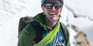 Tragedia en la montaña: un esquiador profesional y su novia cayeron desde  700 metros y sus cuerpos fueron hallados abrazados