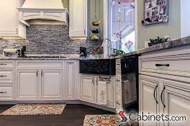 They make your kitchen bigger and brighter. These Cabinets Look Fantastic In This Stylish Kitchen The Chocolate Glaze On The Bright White Paint Gives Th White Kitchen Traditional Kitchen Stylish Kitchen