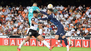 Hier finden sie alle news über real madrid cf: Valencia 1 2 Real Madrid Vinicius Junior And Benzema Dig Ancelotti S Men Out Of Trouble
