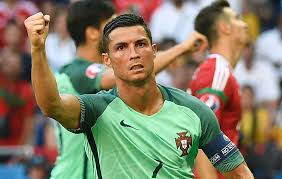Grupos, calendario, resultados y clasificaciones de la eurocopa 2016, que se disputa en francia entre el 10 de junio y el 10 de julio. Cristiano Ronaldo Eurocopa 2016