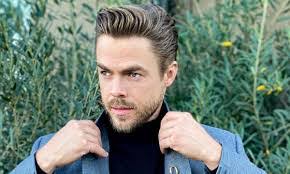 Derek Alton's Instagram, Twitter & Facebook