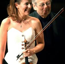 Ihre herausragenden künstlerischen fähigkeiten zeigen sich in ihrem reichtum des tons, dem unübertrefflichen ausdruck, ihrer vollendeten technischen virtuosität und tiefen musikalität. Anne Sophie Mutter Ich Spiele Solange Mein Dekollete Vorzeigbar Ist Welt