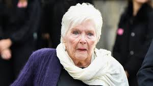 Line Renaud méconnaissable à 97 ans, son nouveau visage après la chirurgie  : "J'avais les paupières qui tombaient"