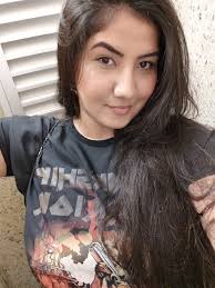 Larissa Klein (@laaryklein)