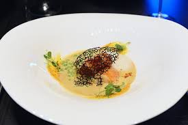 Gebratenem Hummer Nach Bouillabaisse Art Mit Sauce Rouille Und Erbsen Lebensmittel Essen Molekulare Kuche Schmecken