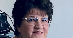 Dana Crumb's Instagram, Twitter & Facebook