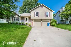 1224 NE Country Ln, Lees Summit, MO 64086